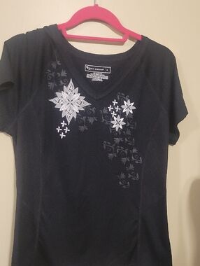 tek gear Black V-Neck Short Sleeve Tee with White Floral Design